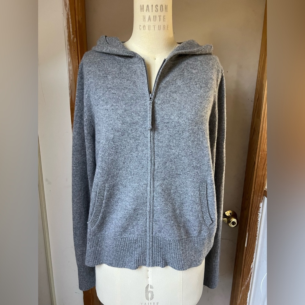 $472 NWT Margaret O’Leary Cashmere Fitted Zip
Hoodie - Size L